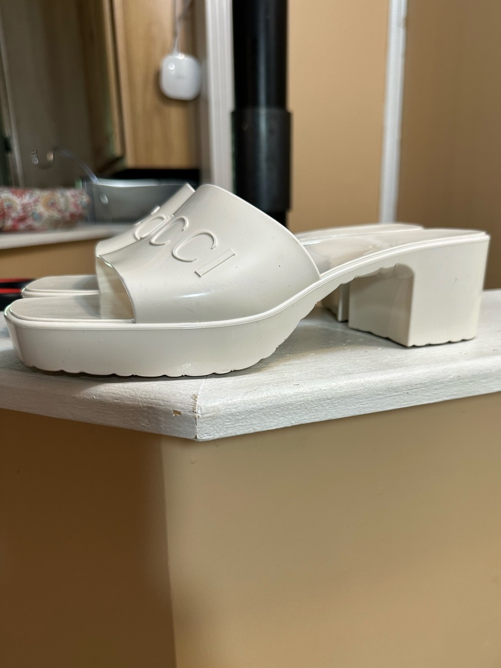 Gucci Off White Patent Logo Slide Mules Size 39 - Picture 2 of 5